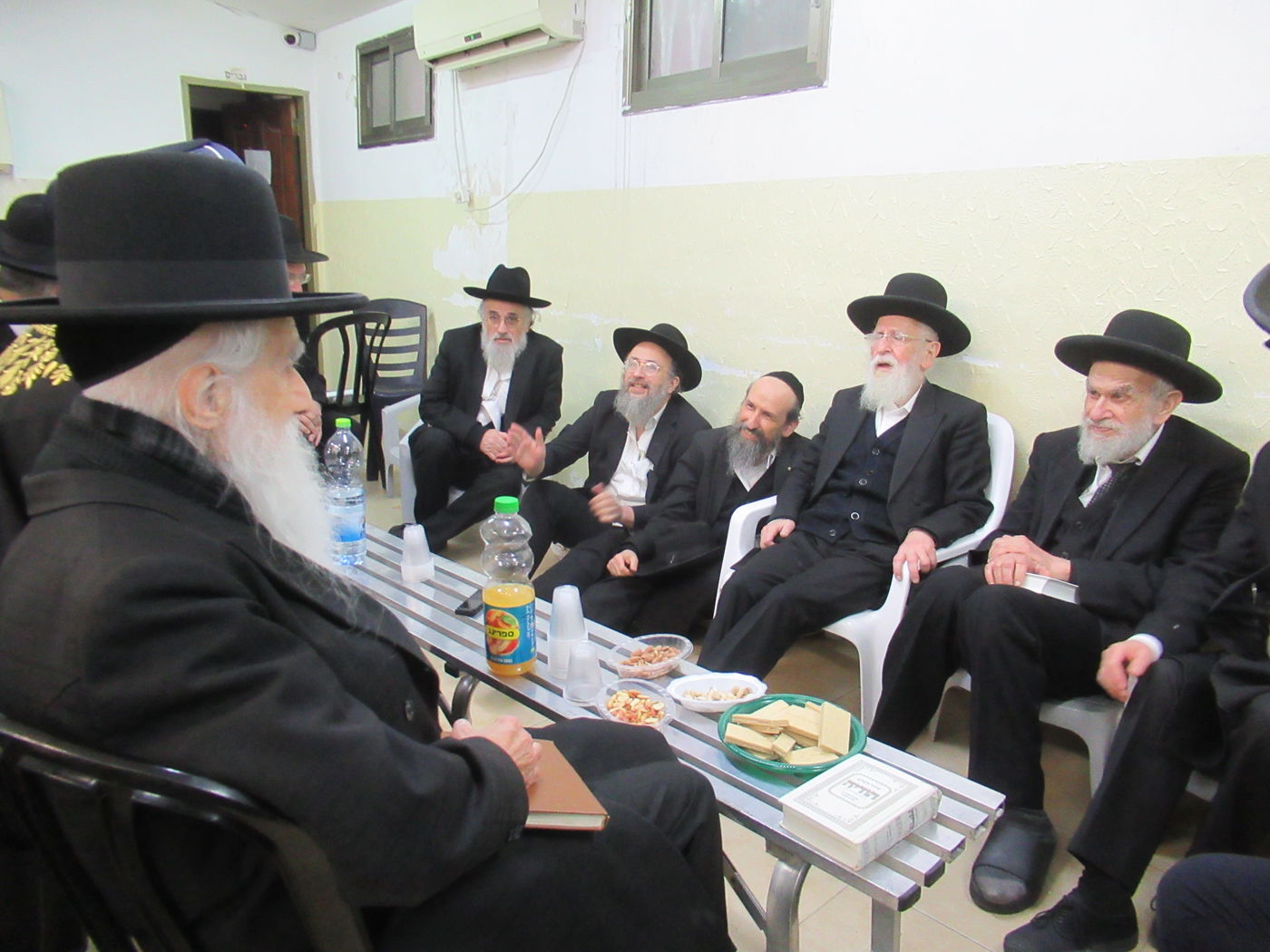 ניחום אבלים אצל הגאון רבי אליהו טופיק