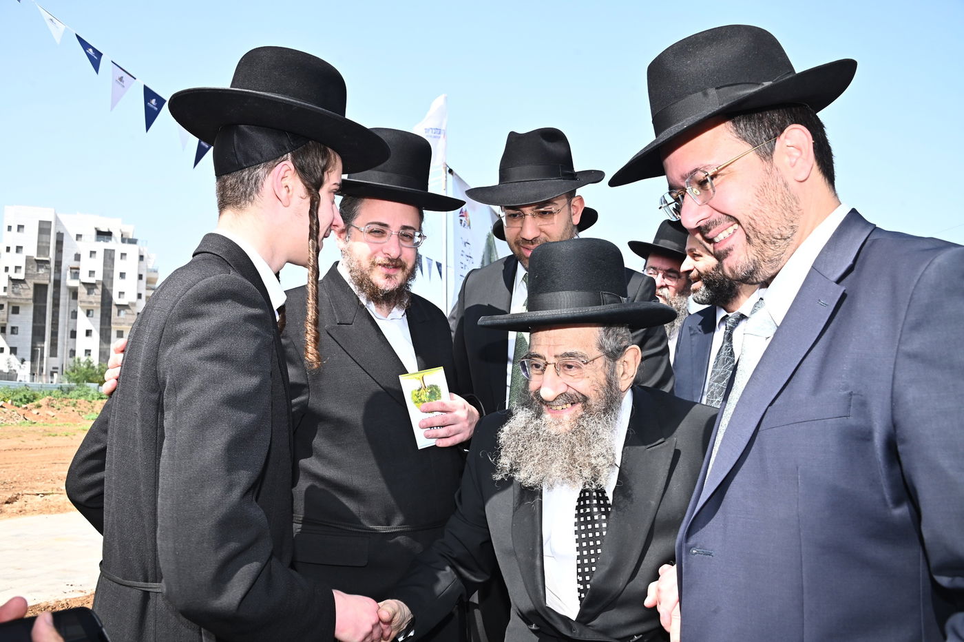 ברכת האילנות במתחם הסופרים בב"ב