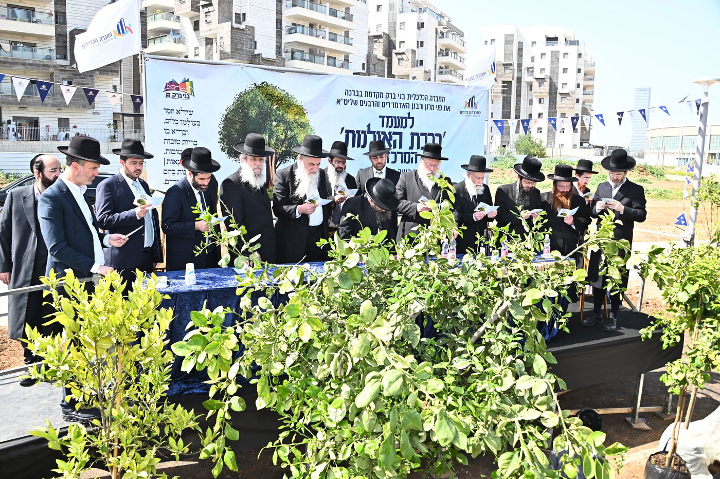 ברכת האילנות במתחם הסופרים בב"ב