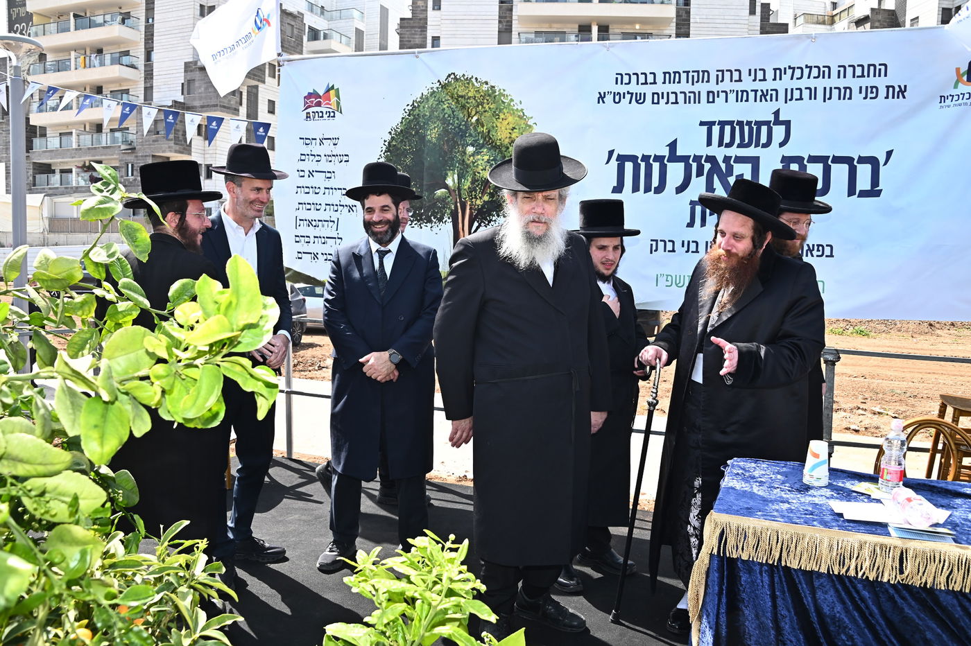 ברכת האילנות במתחם הסופרים בב"ב