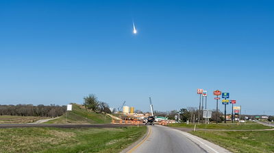 "זה הרגיש כמו פיצוץ": מטאור במשקל טון הרעיד את טקסס וריסק גג של בית