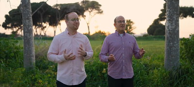 40 להיטים ב-4 דקות: מאיר בן דרור וג'וש וולמרק מפתיעים במחרוזת