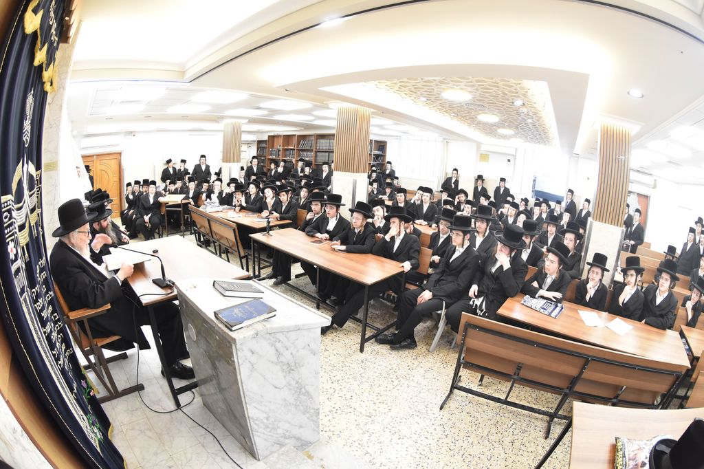 בחורי ויז'ניץ אצל הגרמ"ה הירש