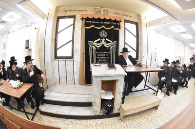 בחורי ויז'ניץ אצל הגרמ"ה הירש