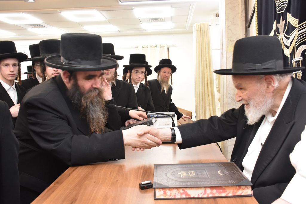 בחורי ויז'ניץ אצל הגרמ"ה הירש