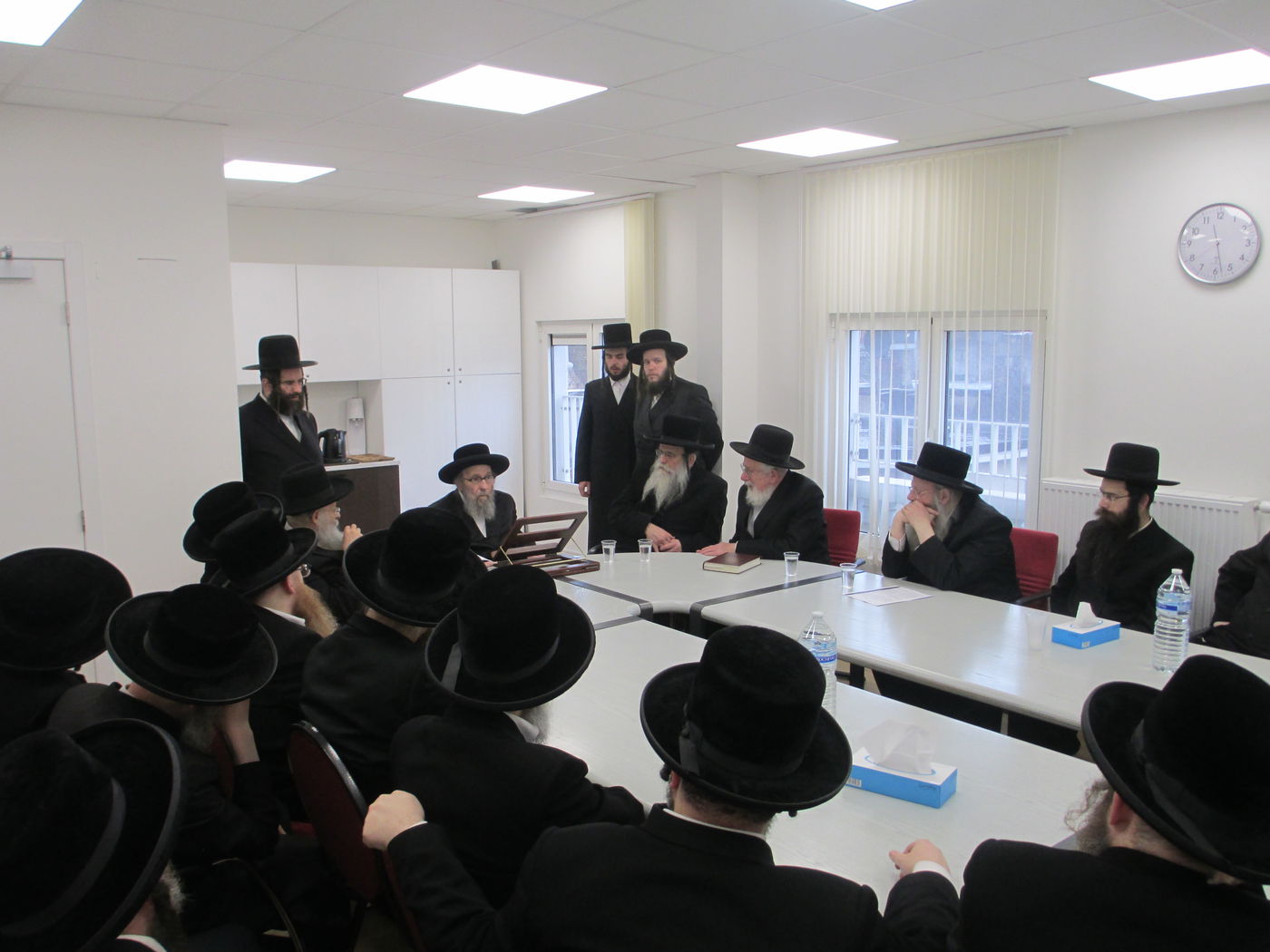  דומ"ץ סאטמר, הגה"צ רבי געציל בערקוביץ עם חברי הבד"ץ באנטווערפן