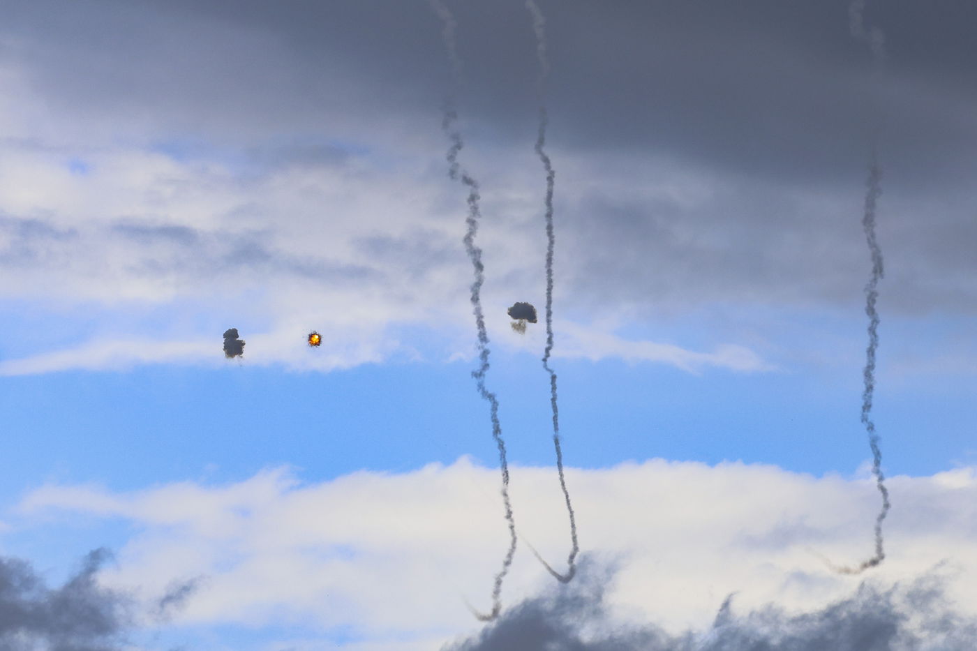 יום של מלחמה בצפון הארץ: ירי טילי יירוט לעבר טילים ששוגרו מלבנון