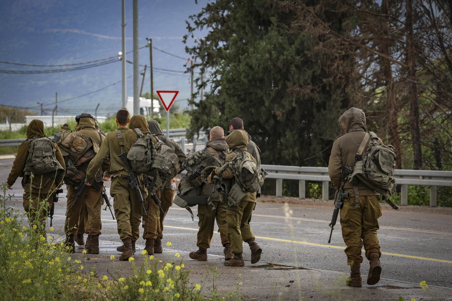 יום של מלחמה בצפון הארץ: חיילי צה"ל ליד הגבול עם לבנון