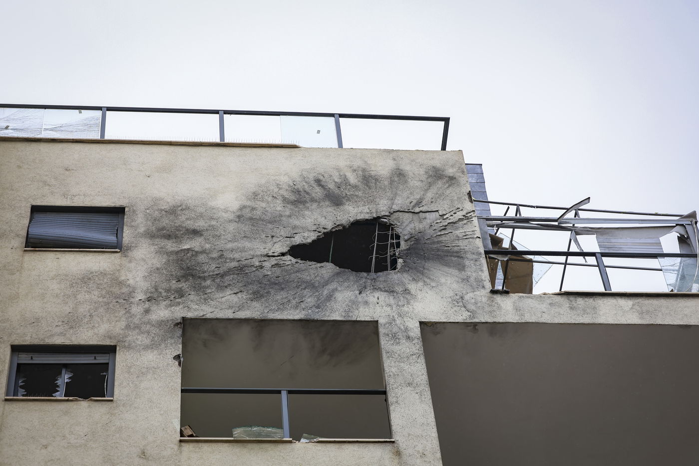 יום של מלחמה בצפון הארץ: הזירה בה טיל שנורה לעבר ישראל גרם נזק לבניין ולכלי רכב במעלות-תרשיחא