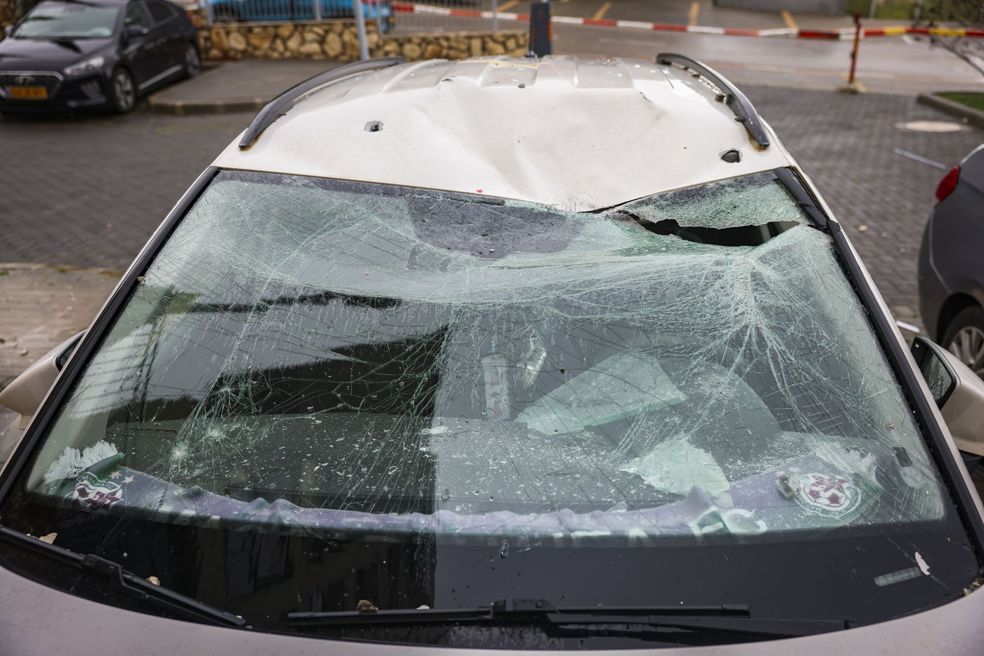 יום של מלחמה בצפון הארץ: הזירה בה טיל שנורה לעבר ישראל גרם נזק לבניין ולכלי רכב במעלות-תרשיחא