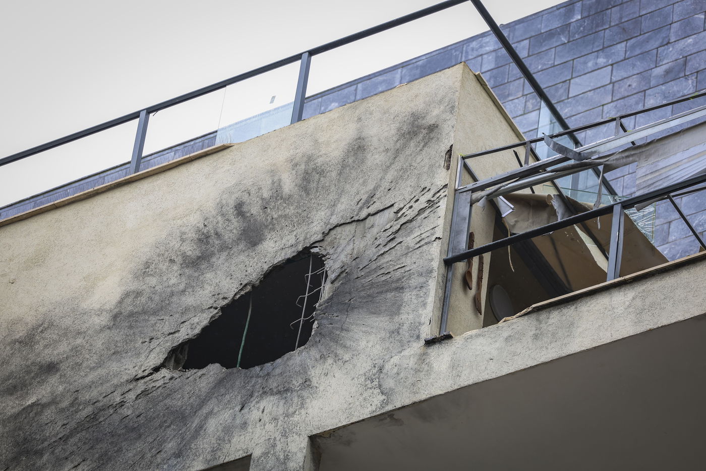 יום של מלחמה בצפון הארץ: הזירה בה טיל שנורה לעבר ישראל גרם נזק לבניין ולכלי רכב במעלות-תרשיחא