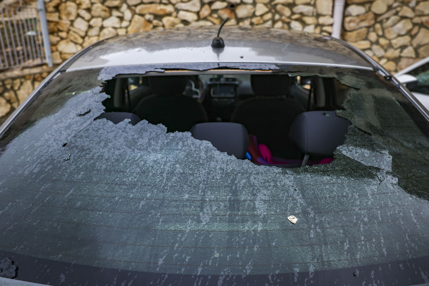 יום של מלחמה בצפון הארץ: הזירה בה טיל שנורה לעבר ישראל גרם נזק לבניין ולכלי רכב במעלות-תרשיחא