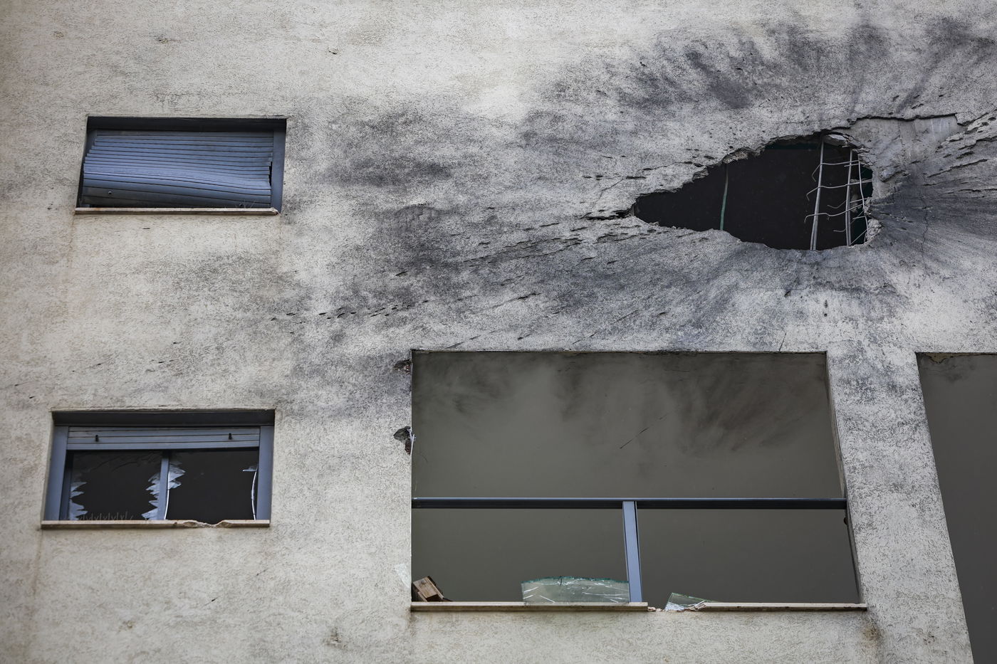 יום של מלחמה בצפון הארץ: הזירה בה טיל שנורה לעבר ישראל גרם נזק לבניין ולכלי רכב במעלות-תרשיחא