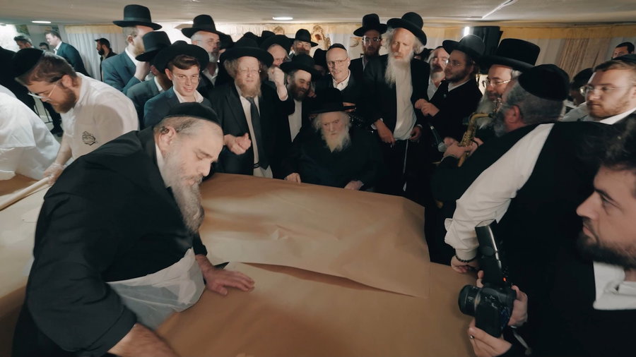 הגר"מ שטרנבוך באפיית מצות
