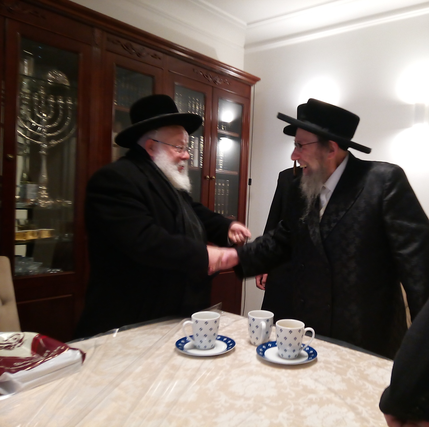 הגה"צ דומ"ץ סאטמר בביקור אצל הגאון רבי אברהם ערנטרוי