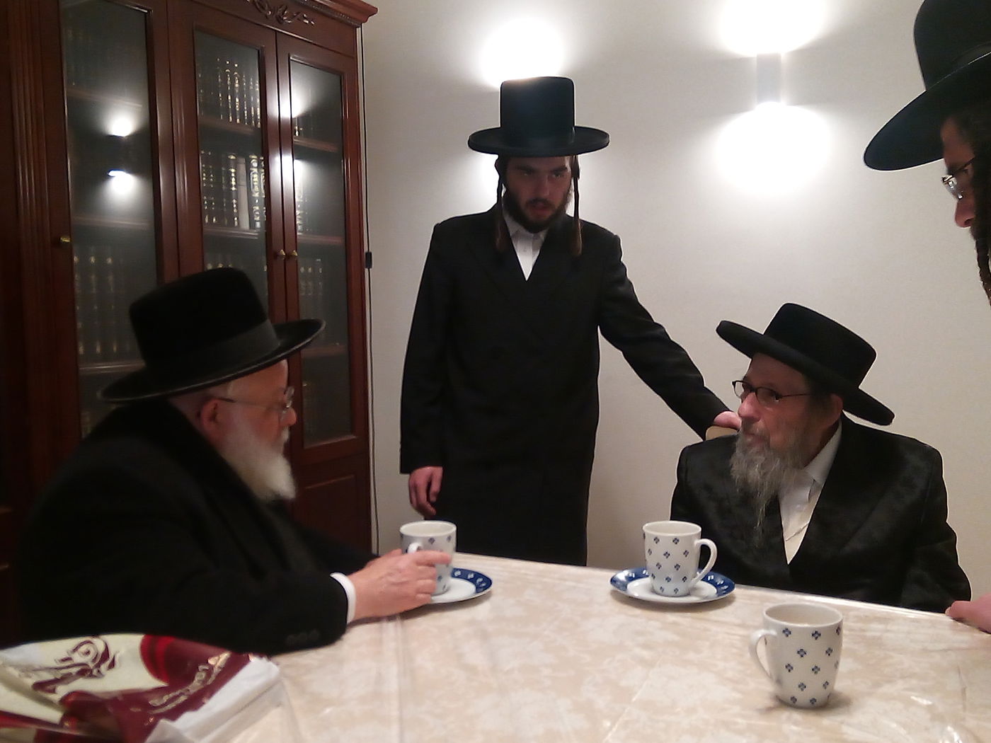 הגה"צ דומ"ץ סאטמר בביקור אצל הגאון רבי אברהם ערנטרוי