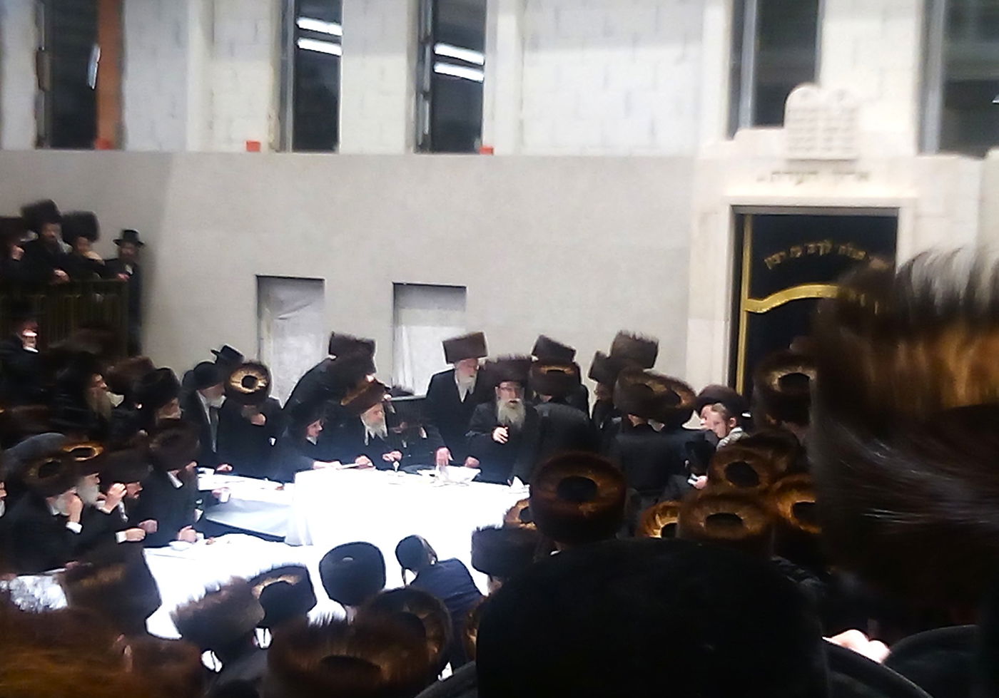 הגה"צ דומ"ץ סאטמר במלווה מלכה בפשעווארסק