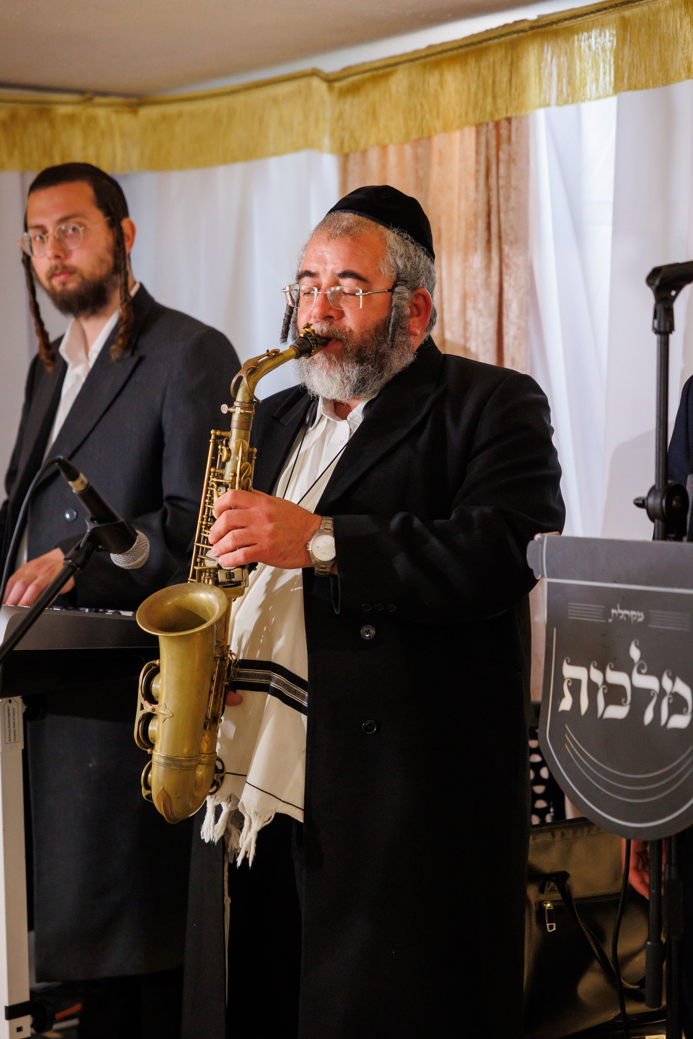 הגר"מ שטרנבוך באפיית מצות