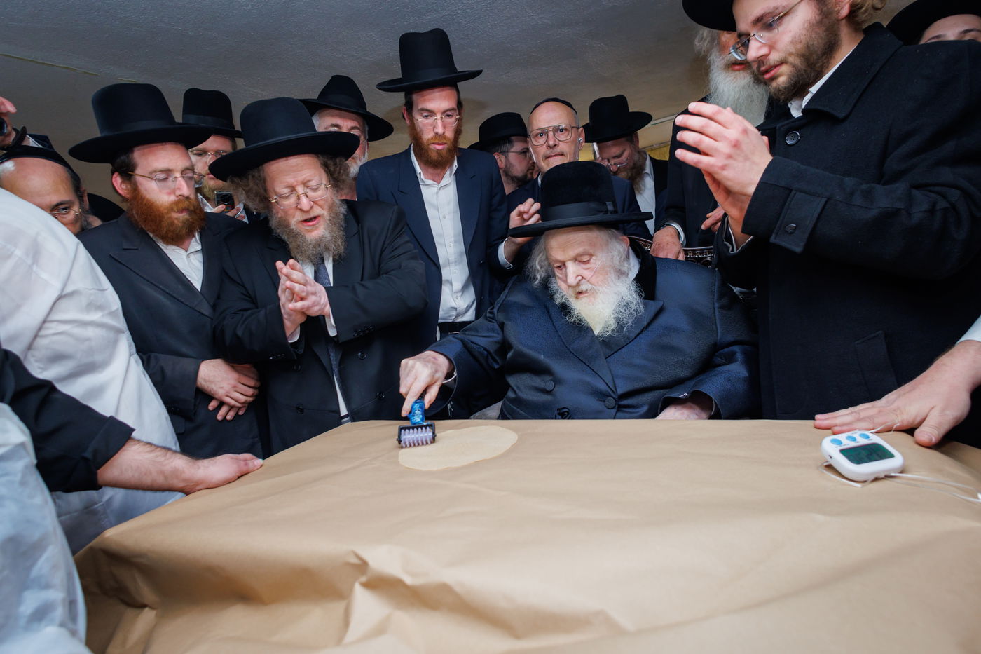 הגר"מ שטרנבוך באפיית מצות