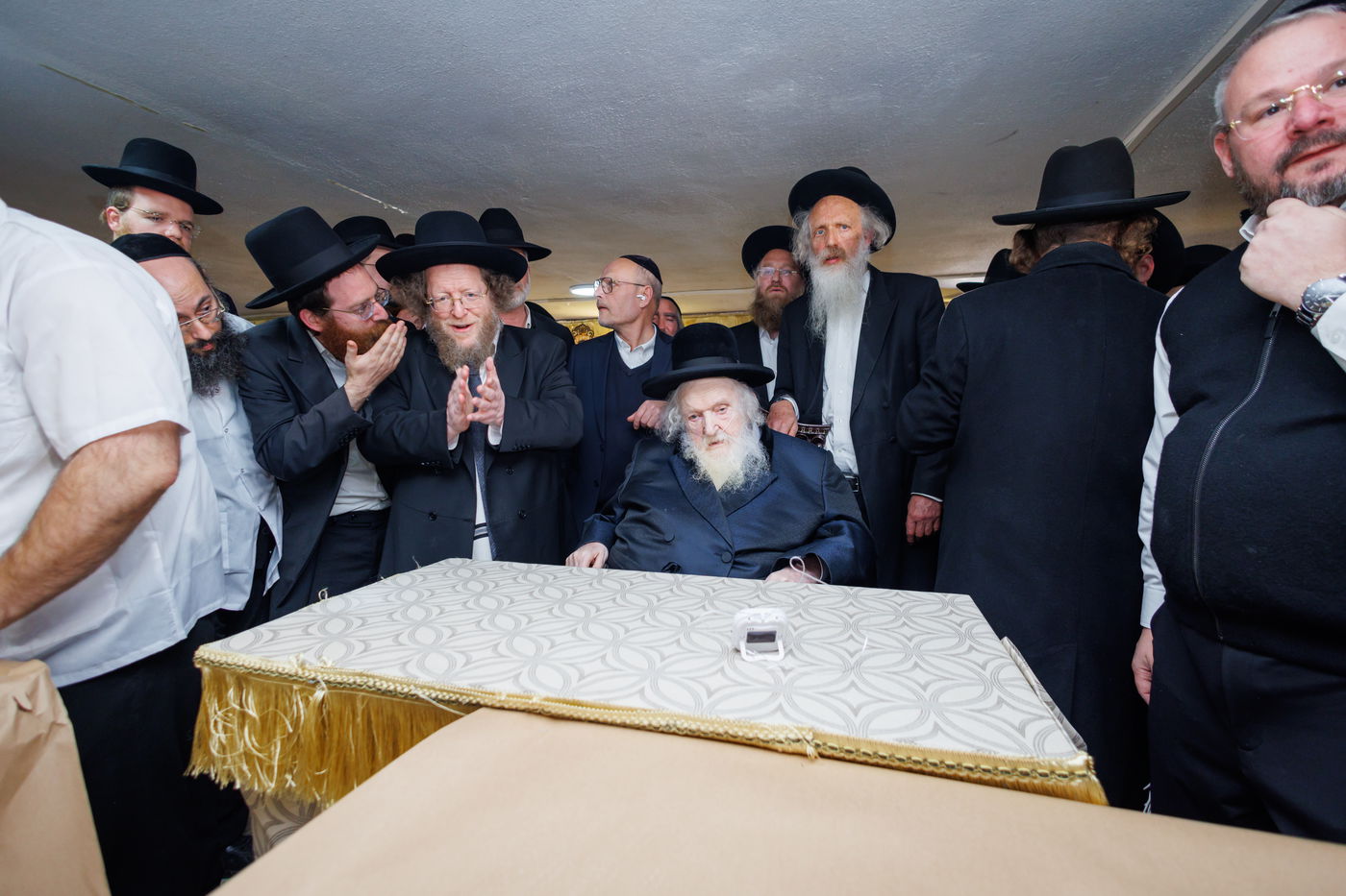 הגר"מ שטרנבוך באפיית מצות