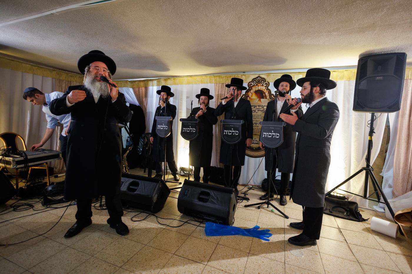 הגר"מ שטרנבוך באפיית מצות