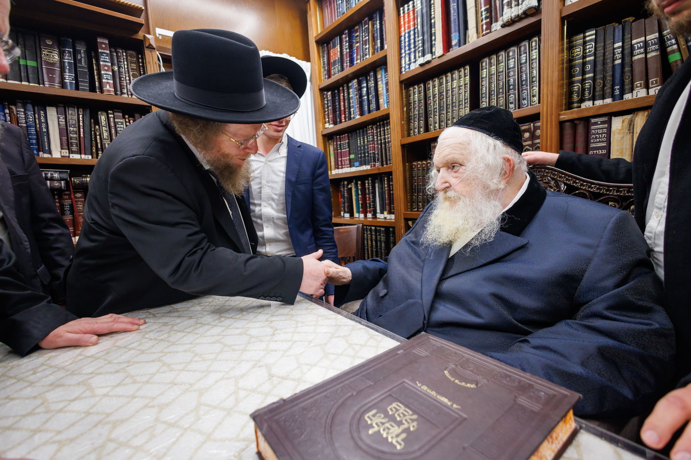 הגר"מ שטרנבוך באפיית מצות