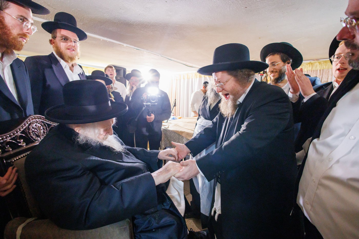 הגר"מ שטרנבוך באפיית מצות