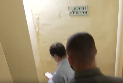 במהלך הביקור בקריית שמונה: נשיא המדינה נמלט למקלט • צפו בתיעוד