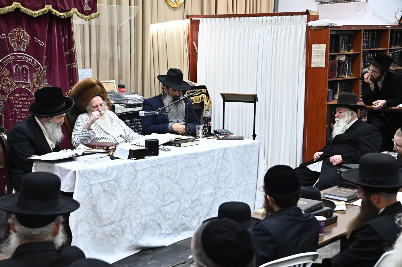 הגרי"מ מורגנשטרן בשיעור בישיבת תורת הנסתר