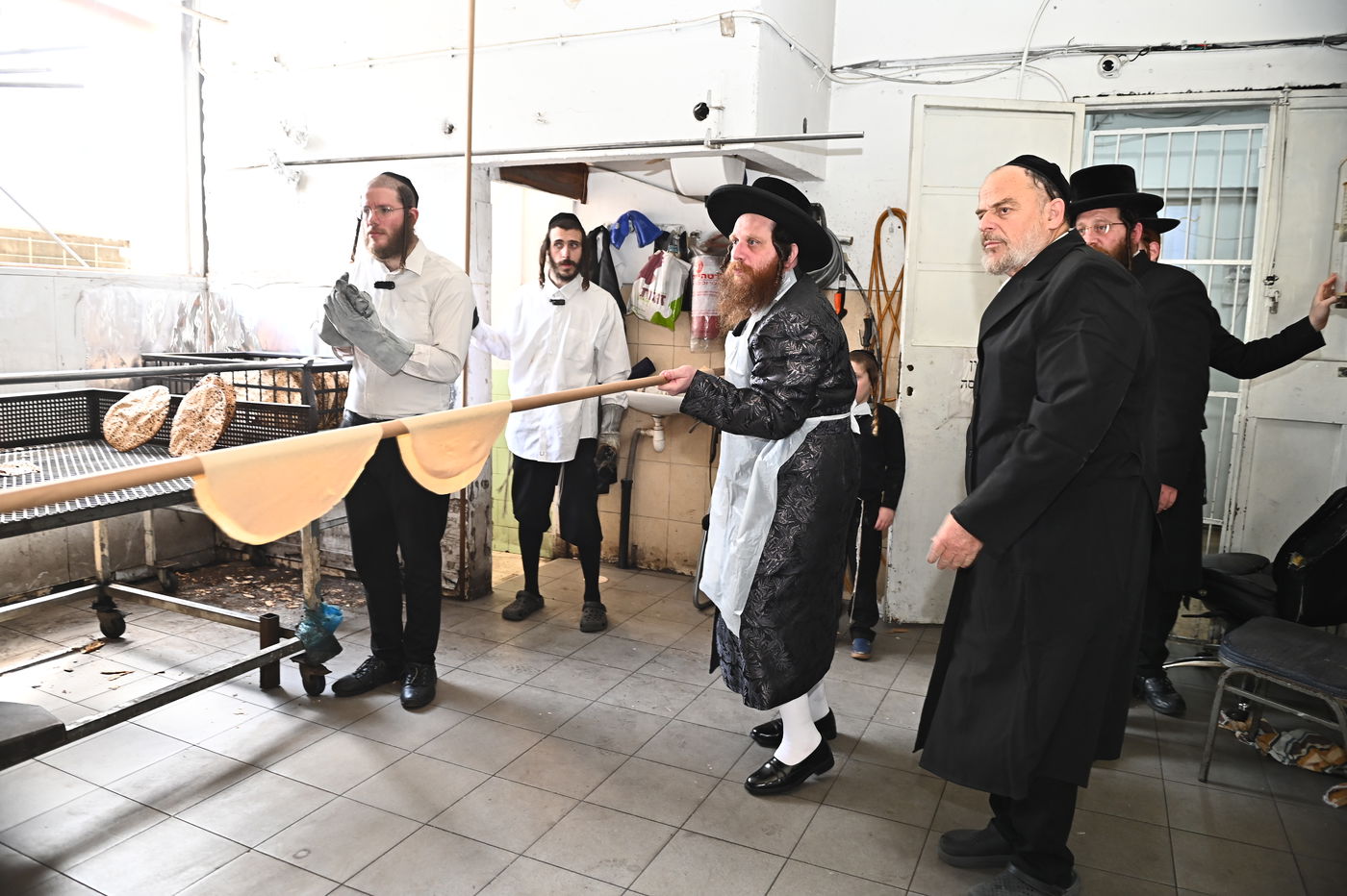 האדמו"ר ממיאלען באפיית המצות