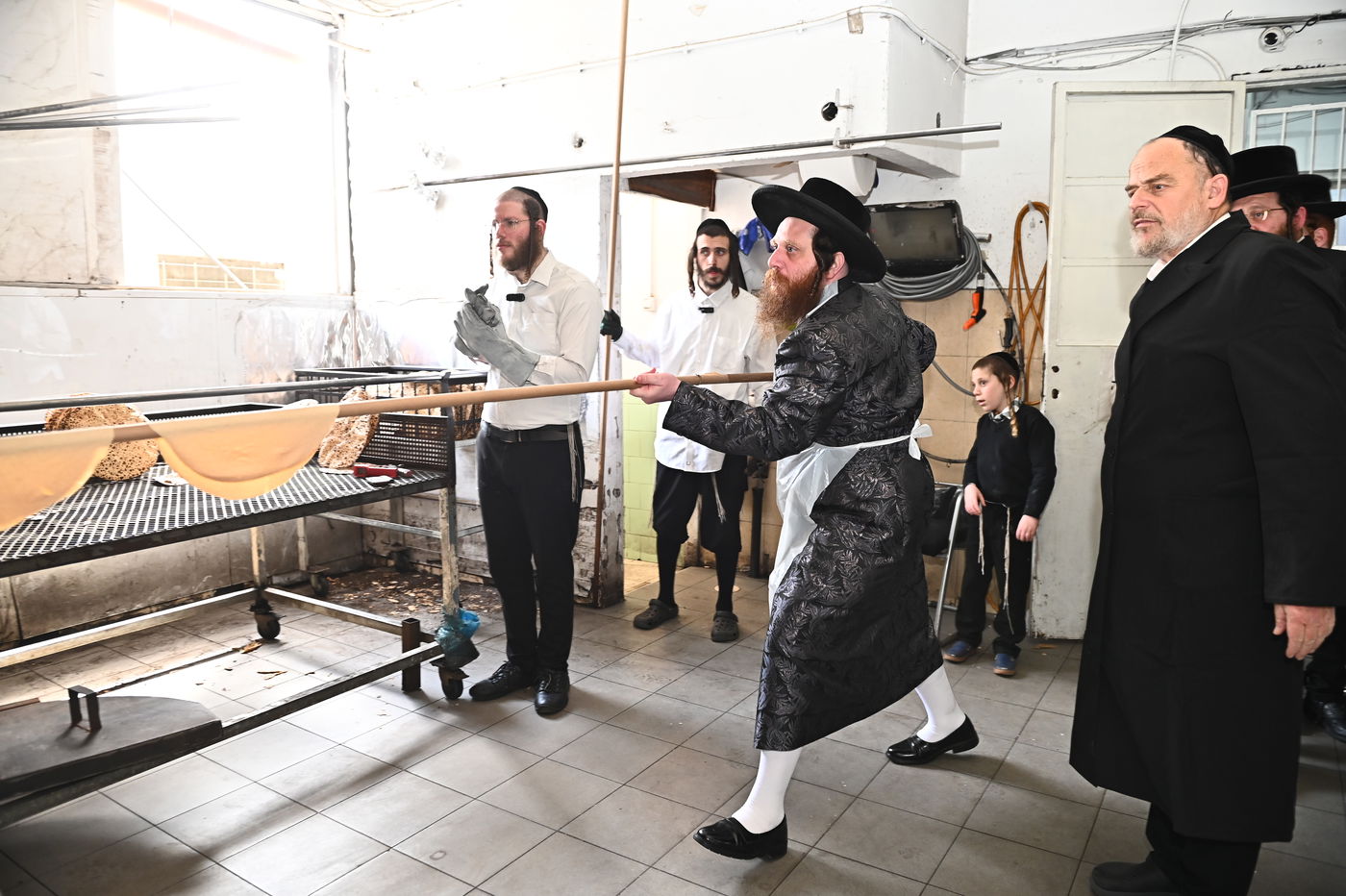 האדמו"ר ממיאלען באפיית המצות