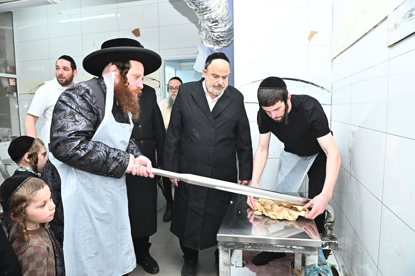 האדמו"ר ממיאלען באפיית המצות