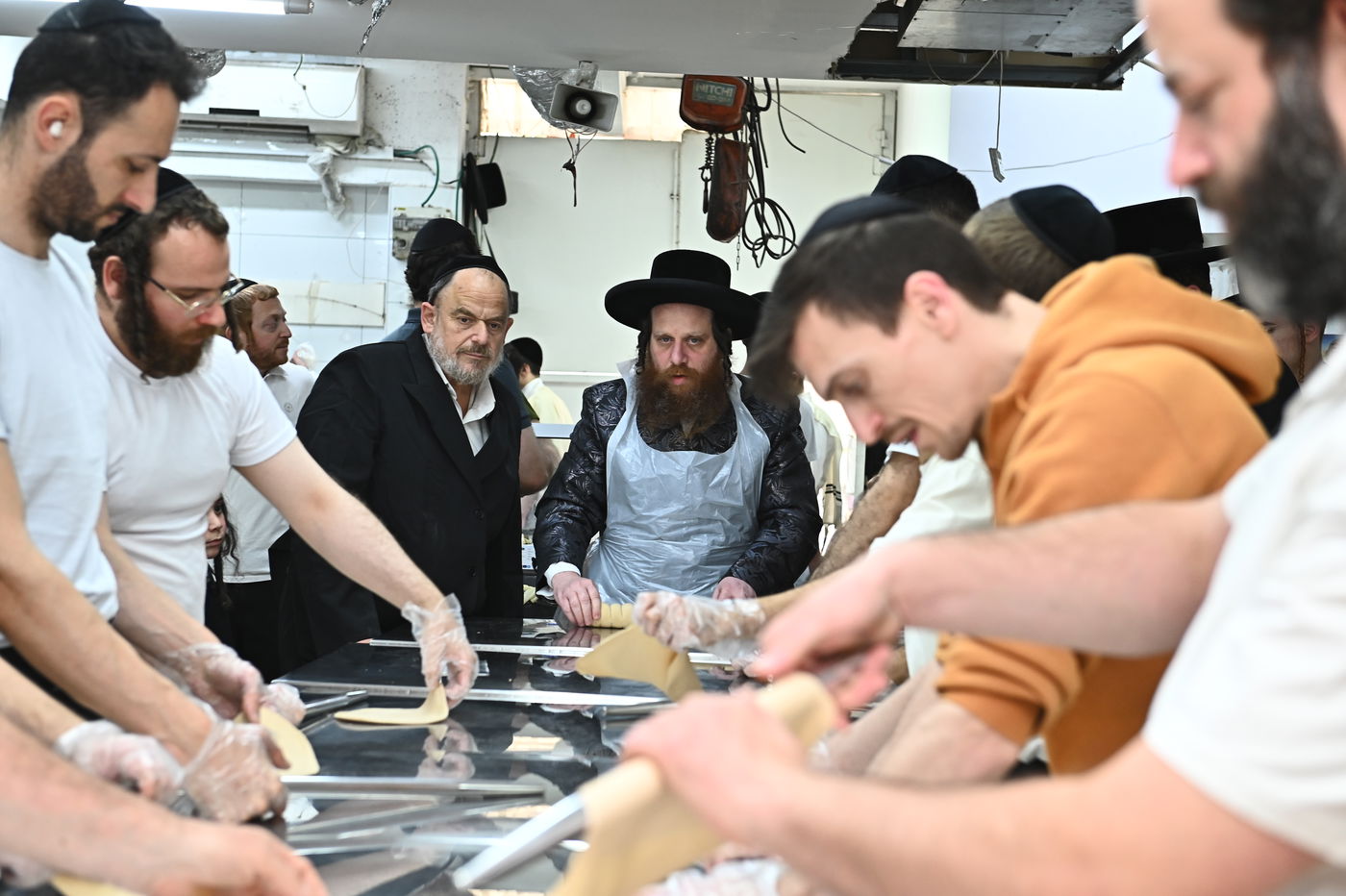 האדמו"ר ממיאלען באפיית המצות