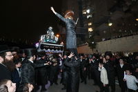 הכנסת ס"ת לקהל חסידים בחיפה