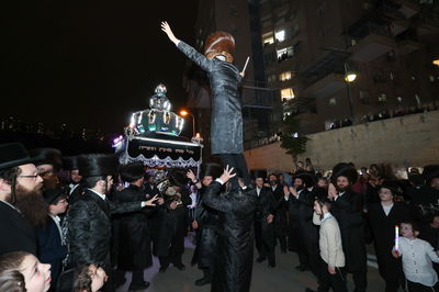 הכנסת ס"ת לקהל חסידים בחיפה