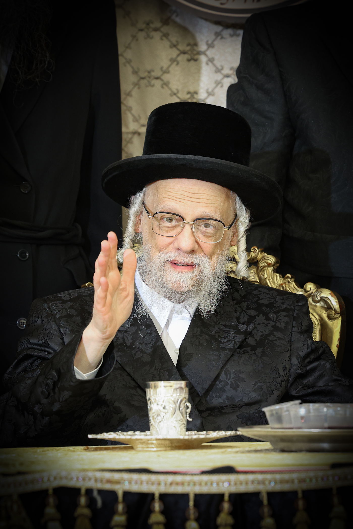 הכנסת ס"ת לקהל חסידים בחיפה