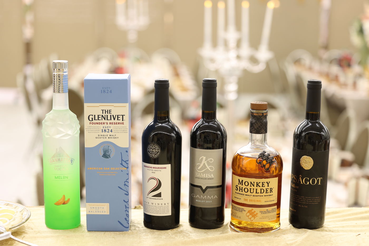 הכנסת ס"ת לקהל חסידים בחיפה