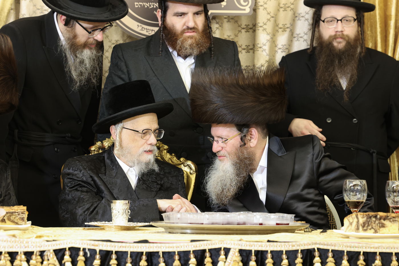 הכנסת ס"ת לקהל חסידים בחיפה