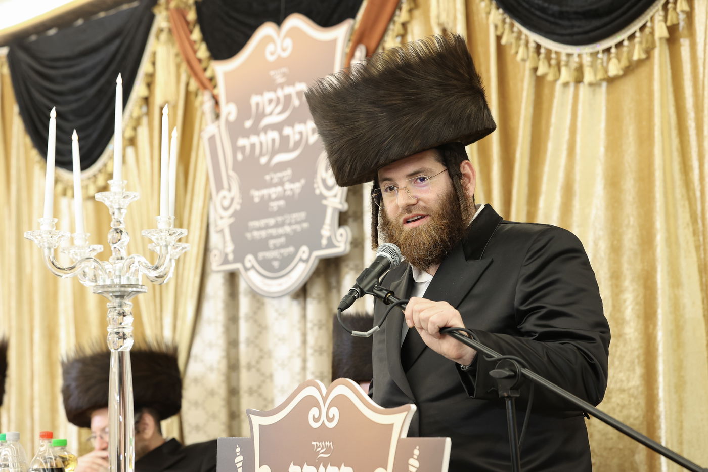 הכנסת ס"ת לקהל חסידים בחיפה