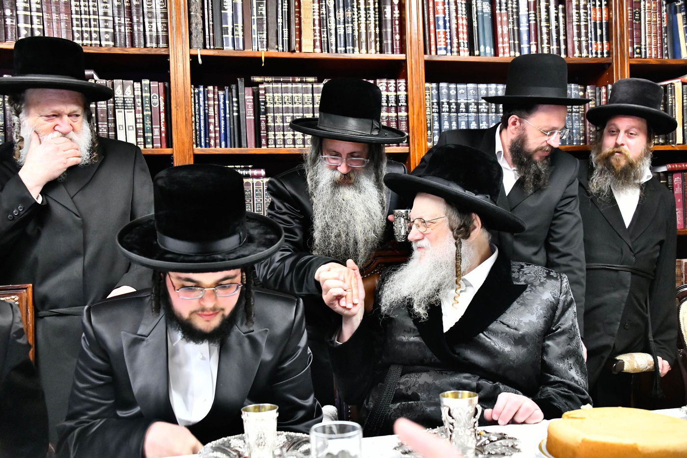 מסיבת הלחיים בבית האדמו"ר ממודז'יץ