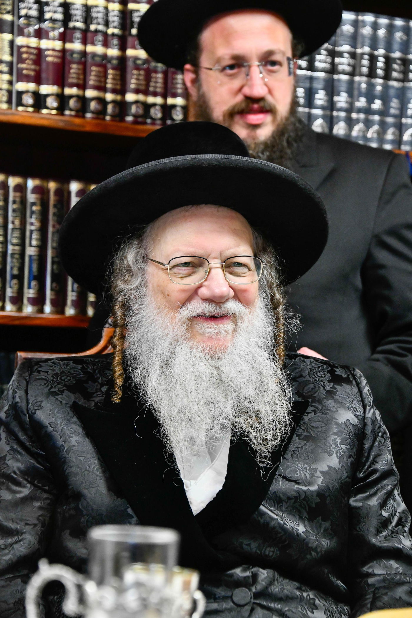 מסיבת הלחיים בבית האדמו"ר ממודז'יץ