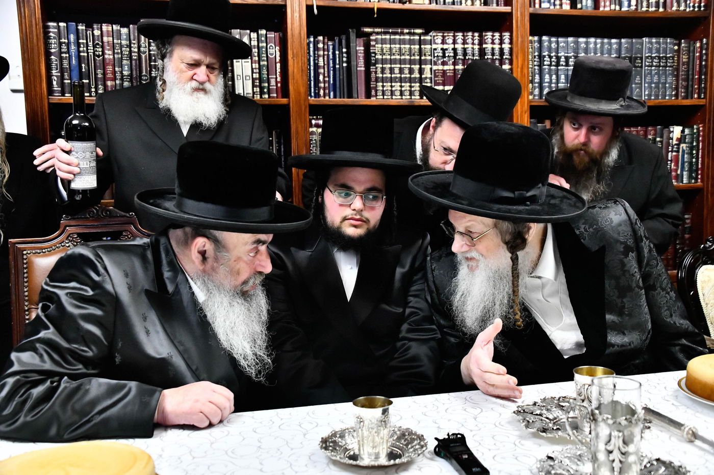 מסיבת הלחיים בבית האדמו"ר ממודז'יץ