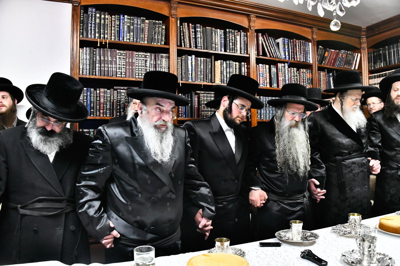 מסיבת הלחיים בבית האדמו"ר ממודז'יץ