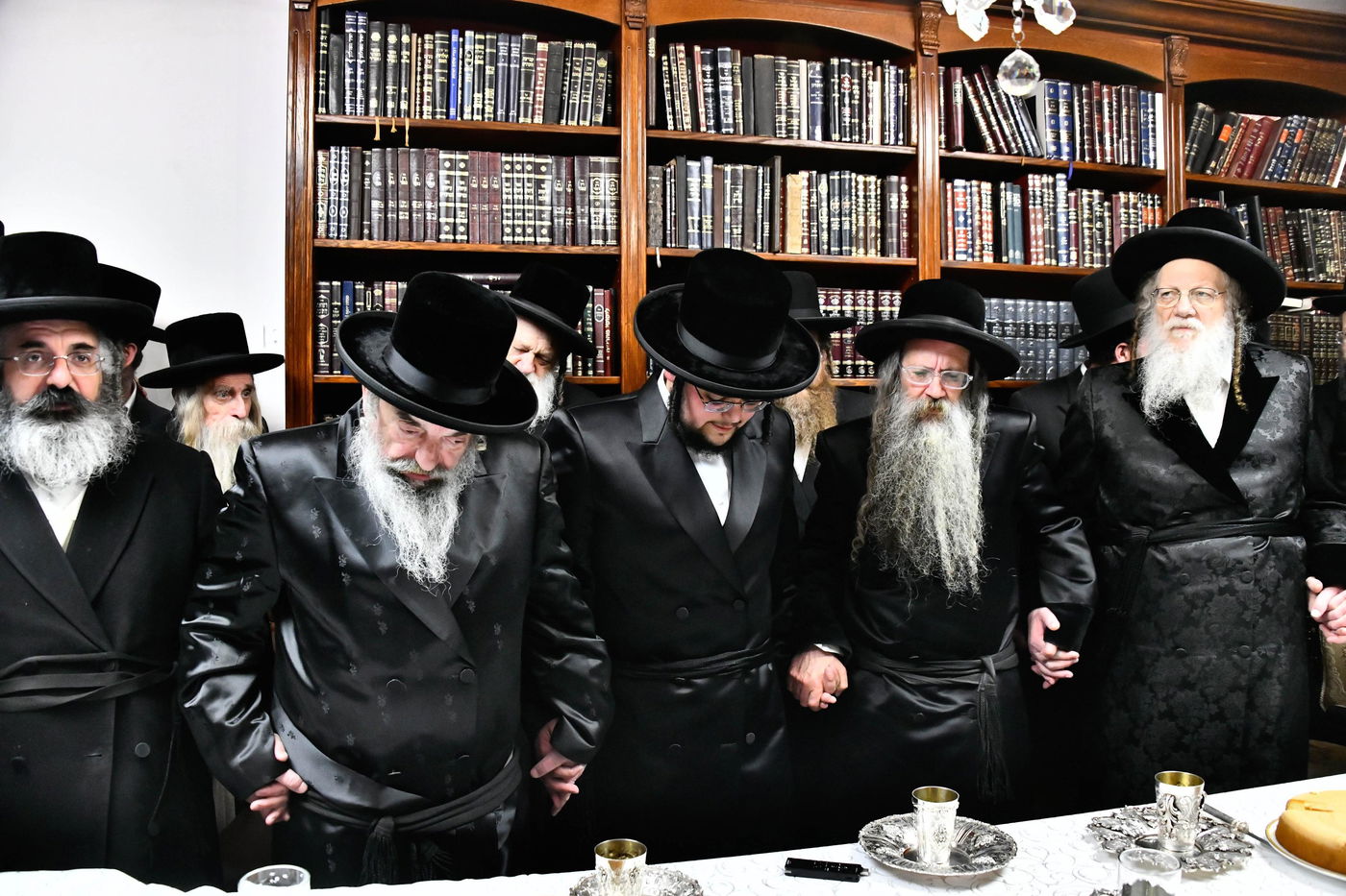 מסיבת הלחיים בבית האדמו"ר ממודז'יץ