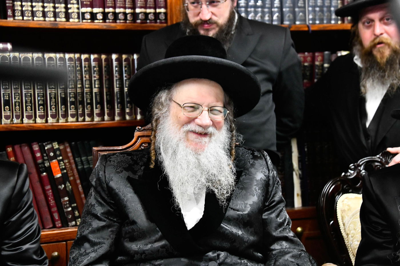 מסיבת הלחיים בבית האדמו"ר ממודז'יץ