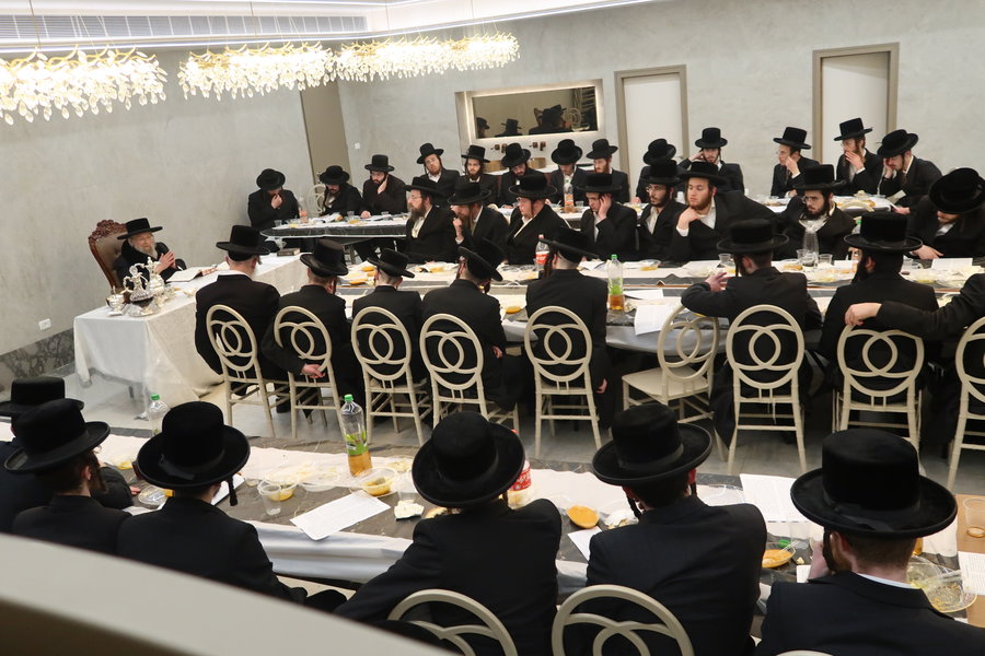 ייחודי ל'שנה ראשונה יונגעלייט' | הטיש המיוחד של האדמו