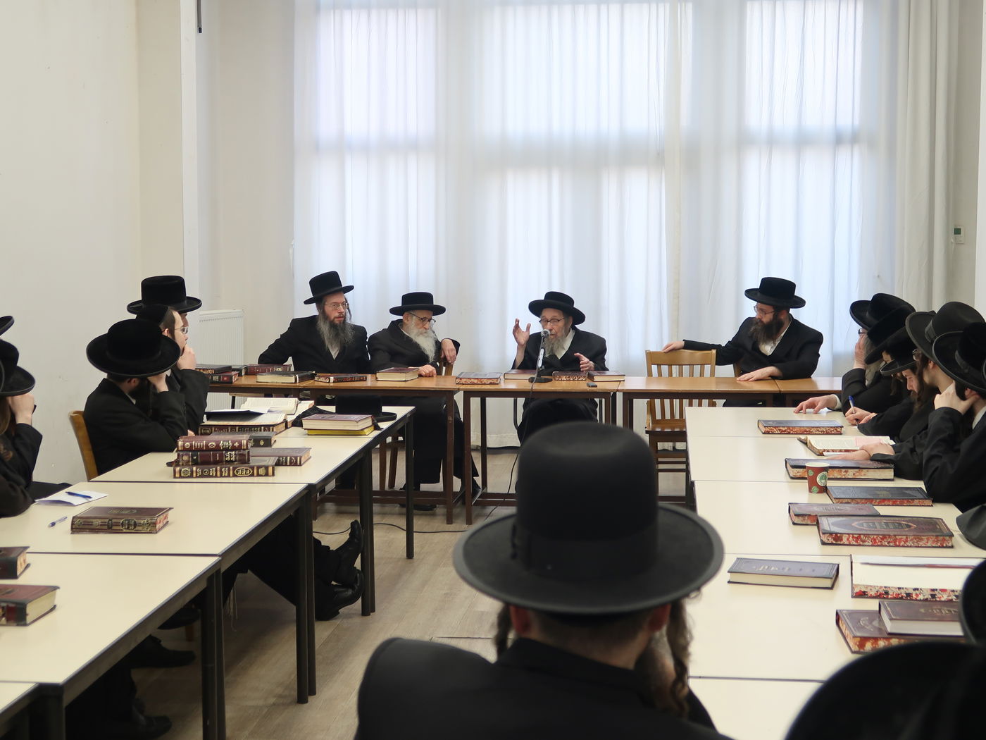  דומ"ץ סאטמר, הגה"צ רבי געציל בערקוביץ בשיעור בכולל