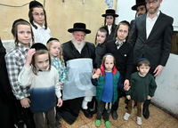 האדמו"ר מסאסוב באפיית מצות