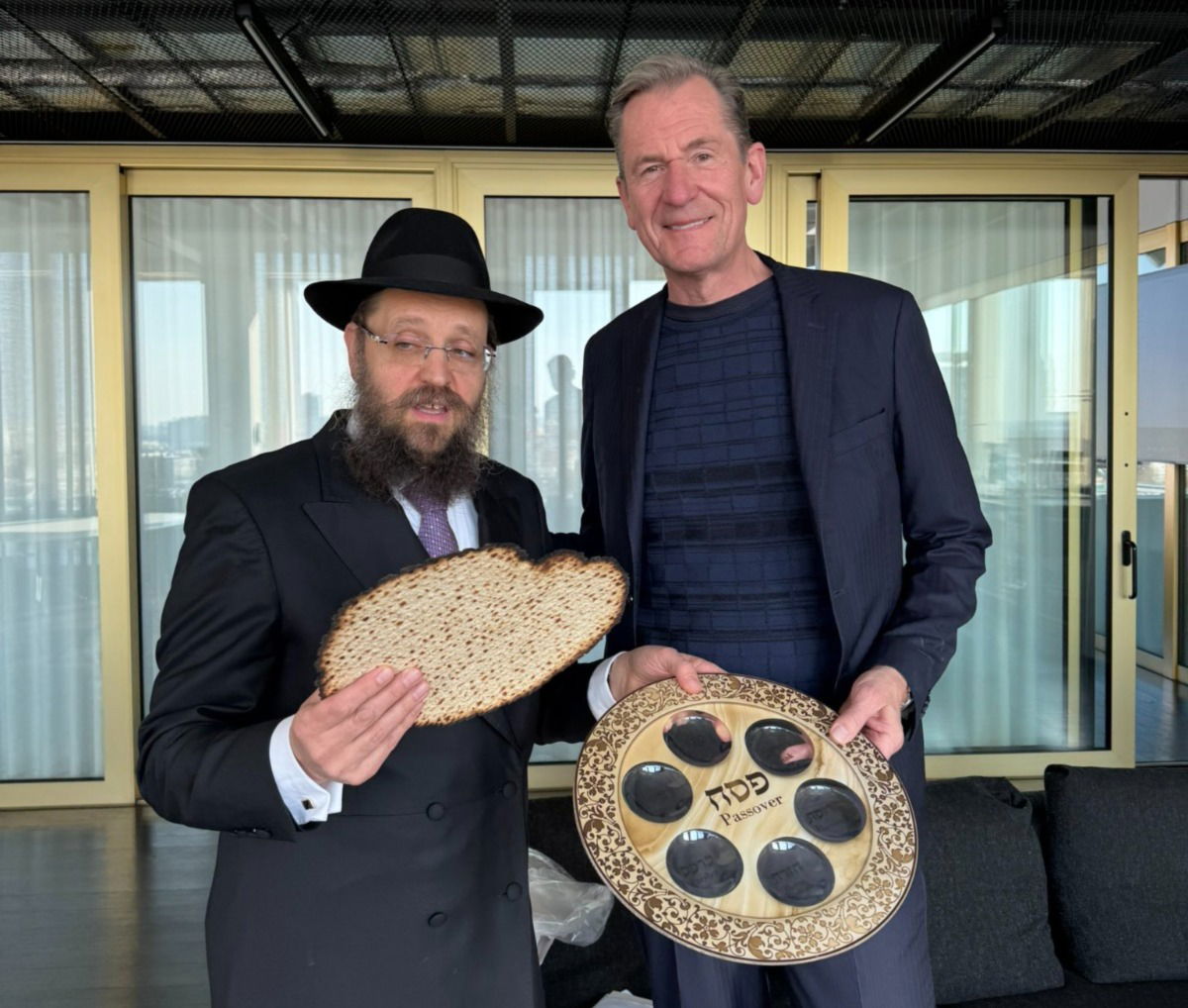 ברקע ההפצצות באיראן: הרב החרדי העביר מסר לאייקון התקשורת