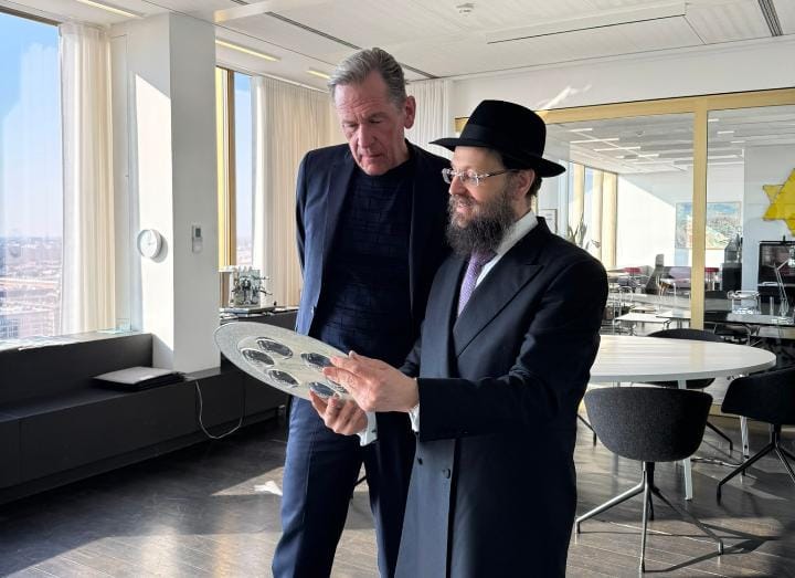 ברקע ההפצצות באיראן: הרב החרדי העביר מסר לאייקון התקשורת